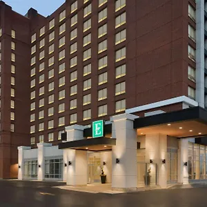 מלון Embassy By Hilton Airport טורונטו